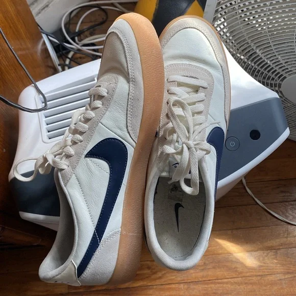 Nike - Picture 2 of 4